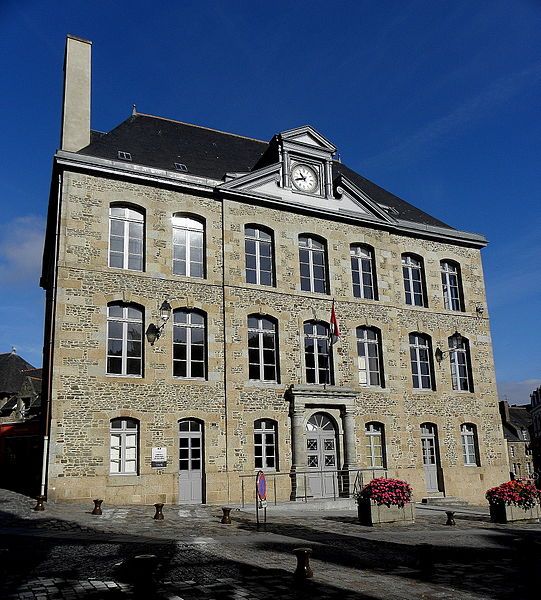 Façade du tribunal de Fougères