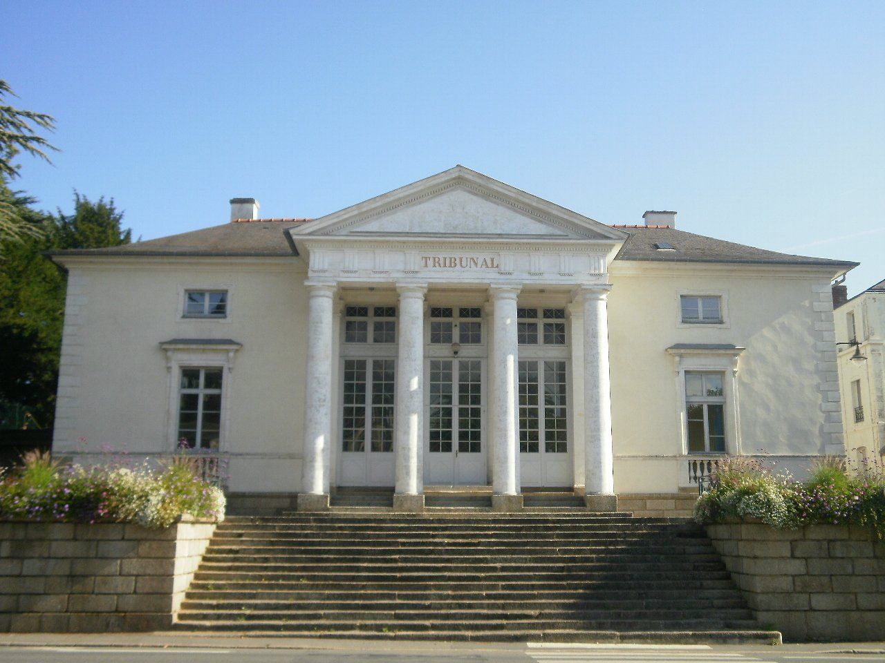 Façade du tribunal de Redon
