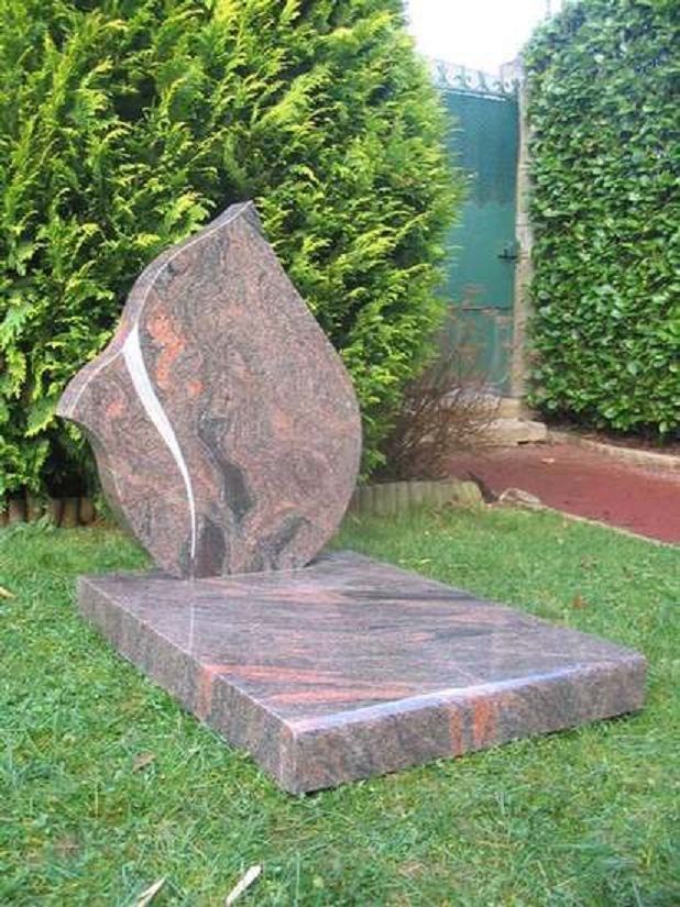 Monument cinéraire en granit rouge