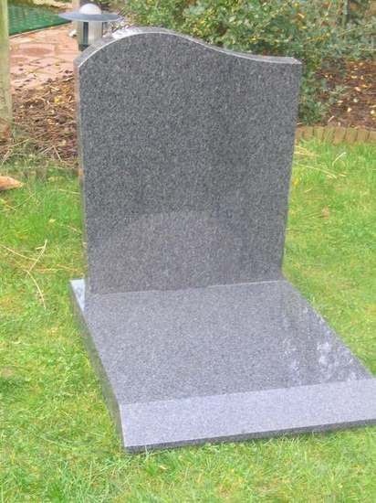 Monument cinéraire gris