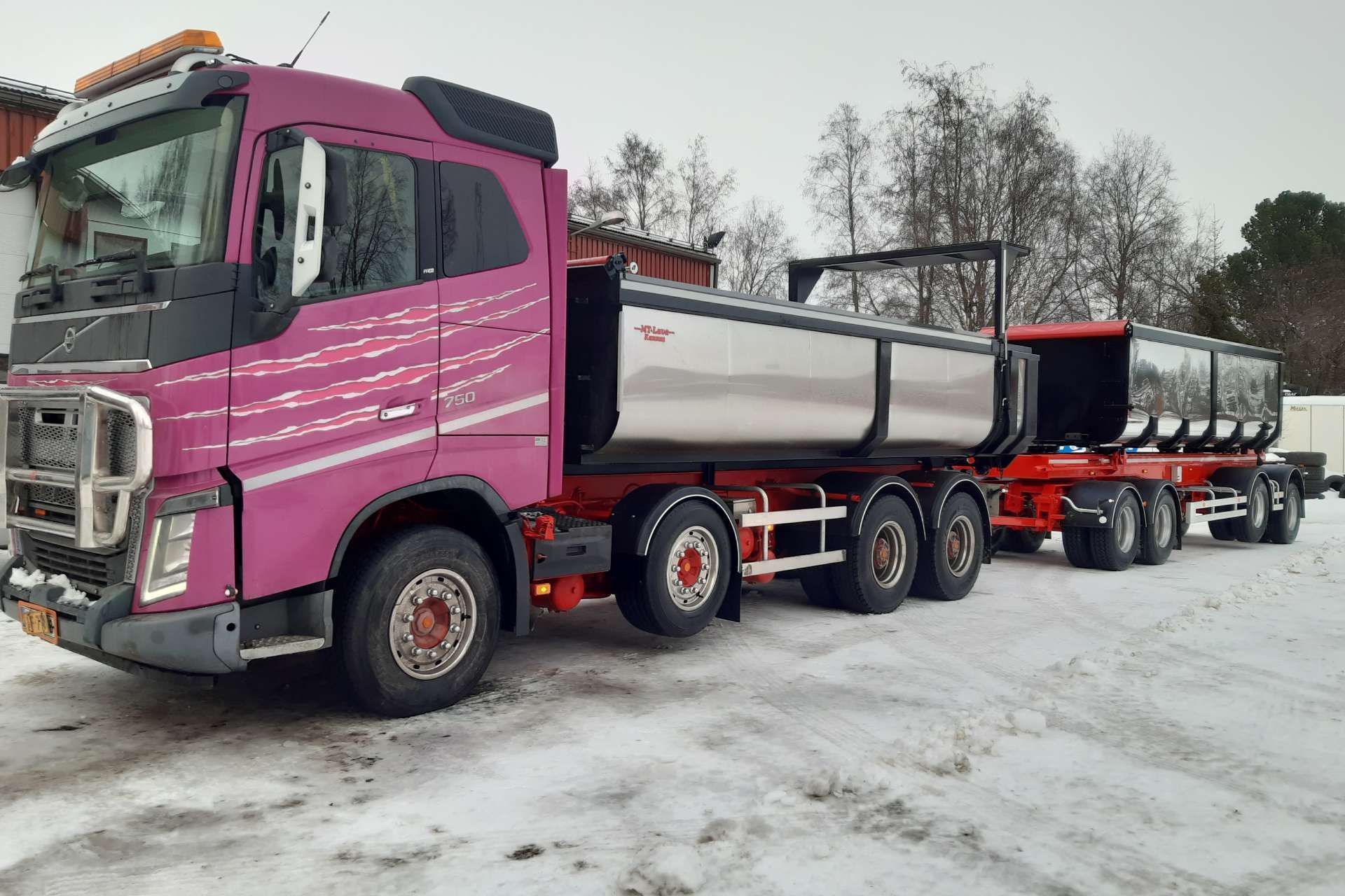 
Rekka kahdella perävaunulla