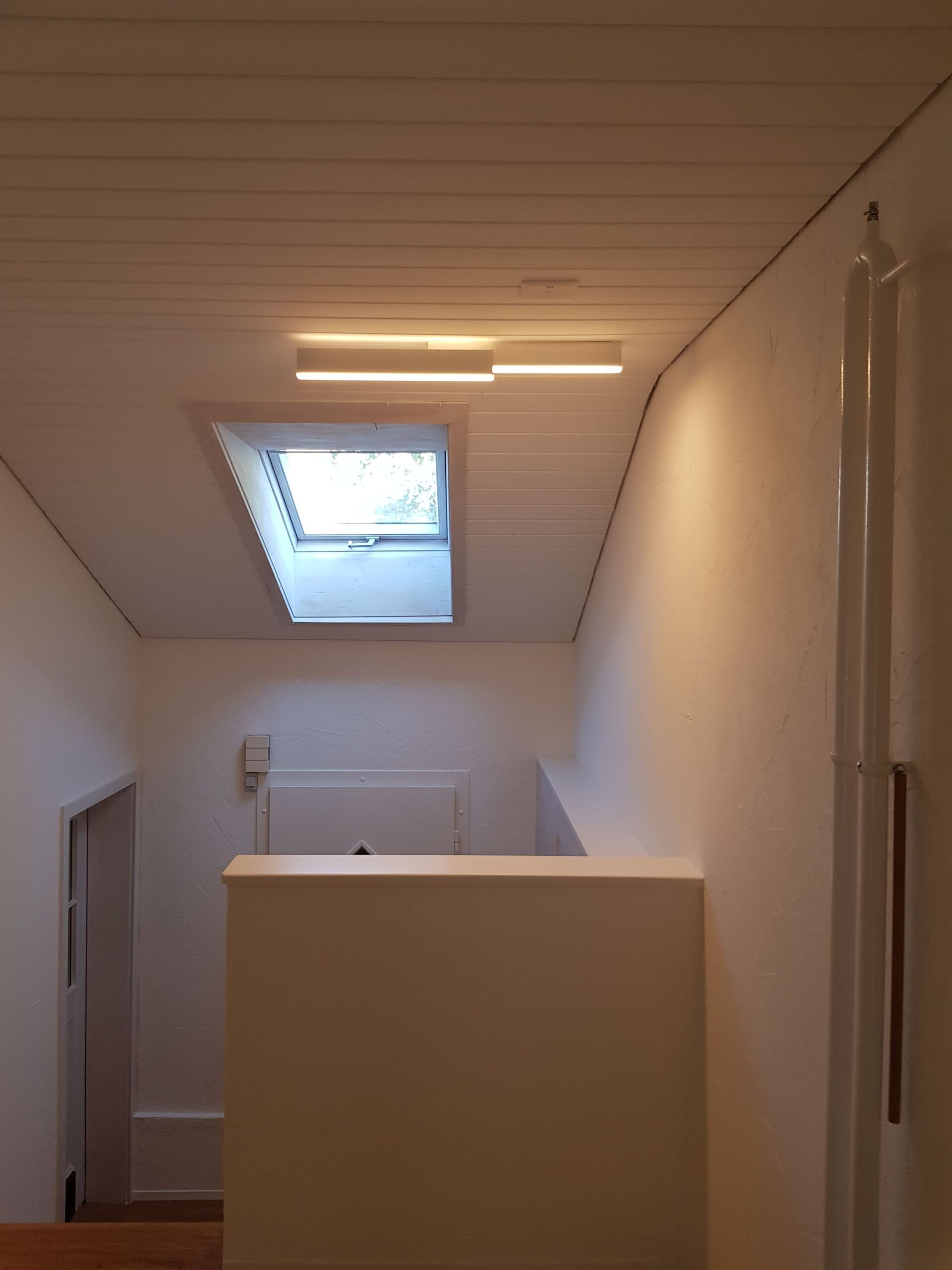 Ein Flur mit Oberlicht an der Decke