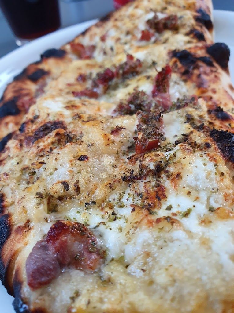 Le dessus d'une pizza en très gros plan