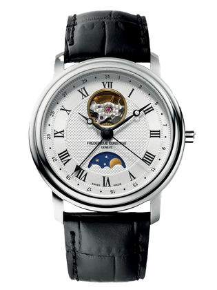 Uhr mit Silbergehäuse, römischen Ziffern, Mondphasenanzeige und offenem Herzdesign an einem schwarzen Lederarmband.