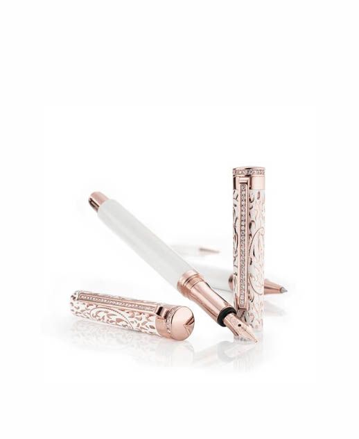 Füllfederhalter aus Roségold mit weißem Schaft, Kappe und offenem Deckel auf weißem Hintergrund.