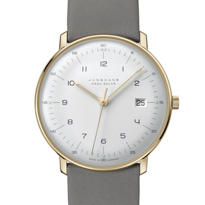 Uhr mit Goldrahmen, weißem Zifferblatt, grauem Armband und Datumsanzeige.