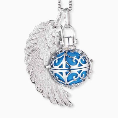 Silberne Halskette mit Anhänger, blauer filigraner Kugel und Engelsflügel.
