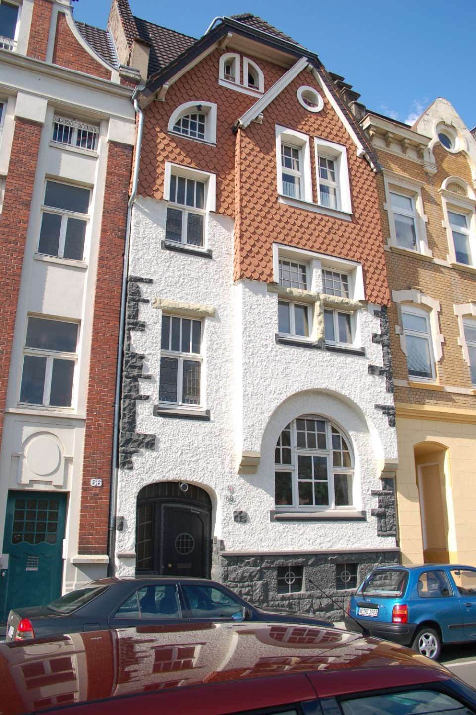 Laubbaum vorm Stadthaus