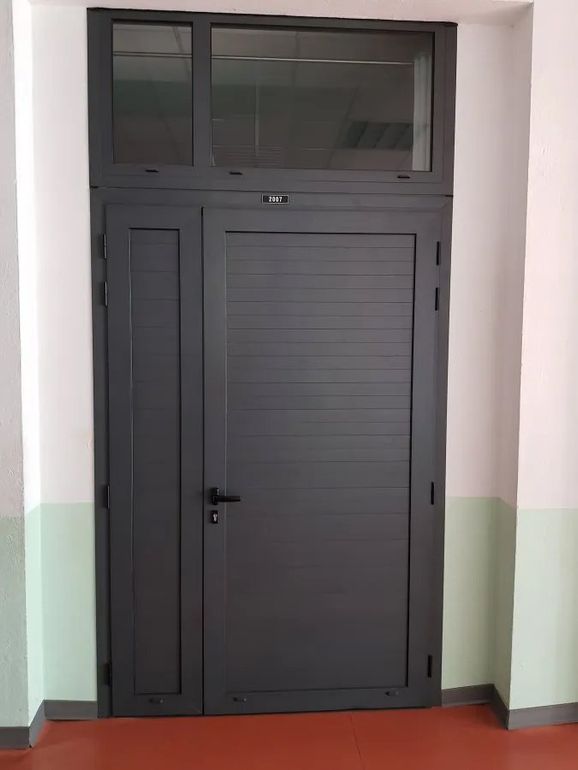 Porte d'entrée gris anthracite