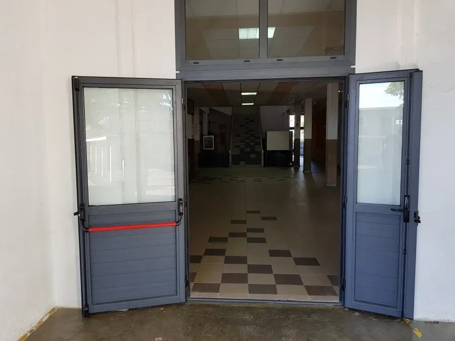 Portes vitrées en aluminium