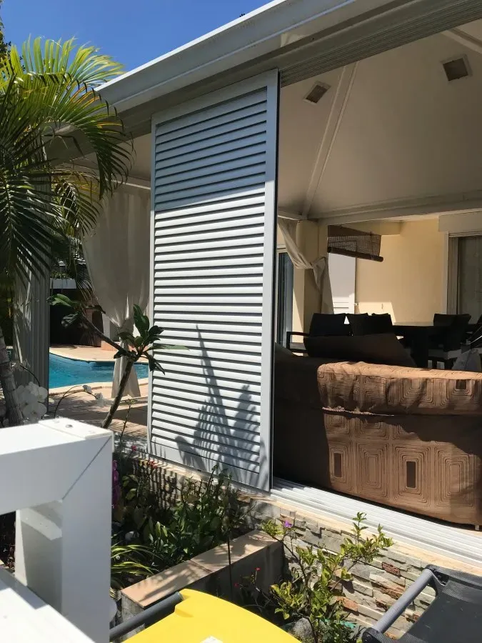 Jalousie extérieure sur une terrasse