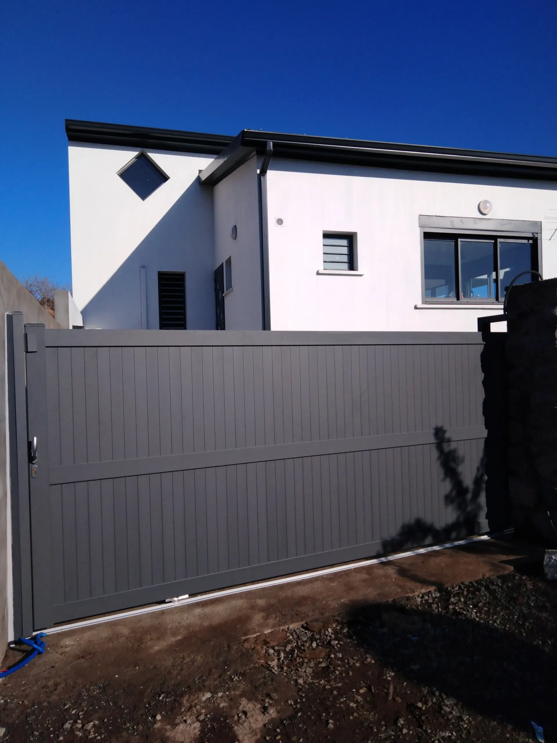 Portail coulissant en aluminium