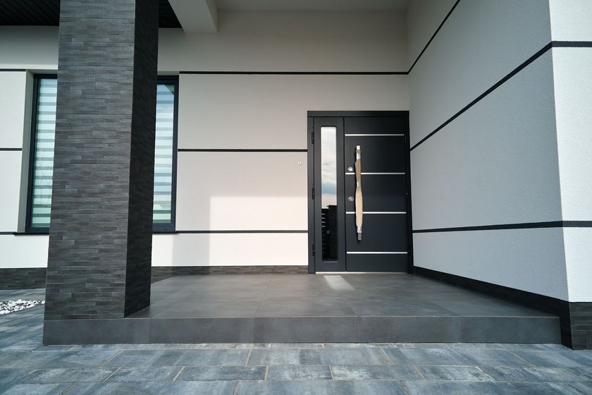 Installation de porte d'entrée pour un immeuble en copropriété