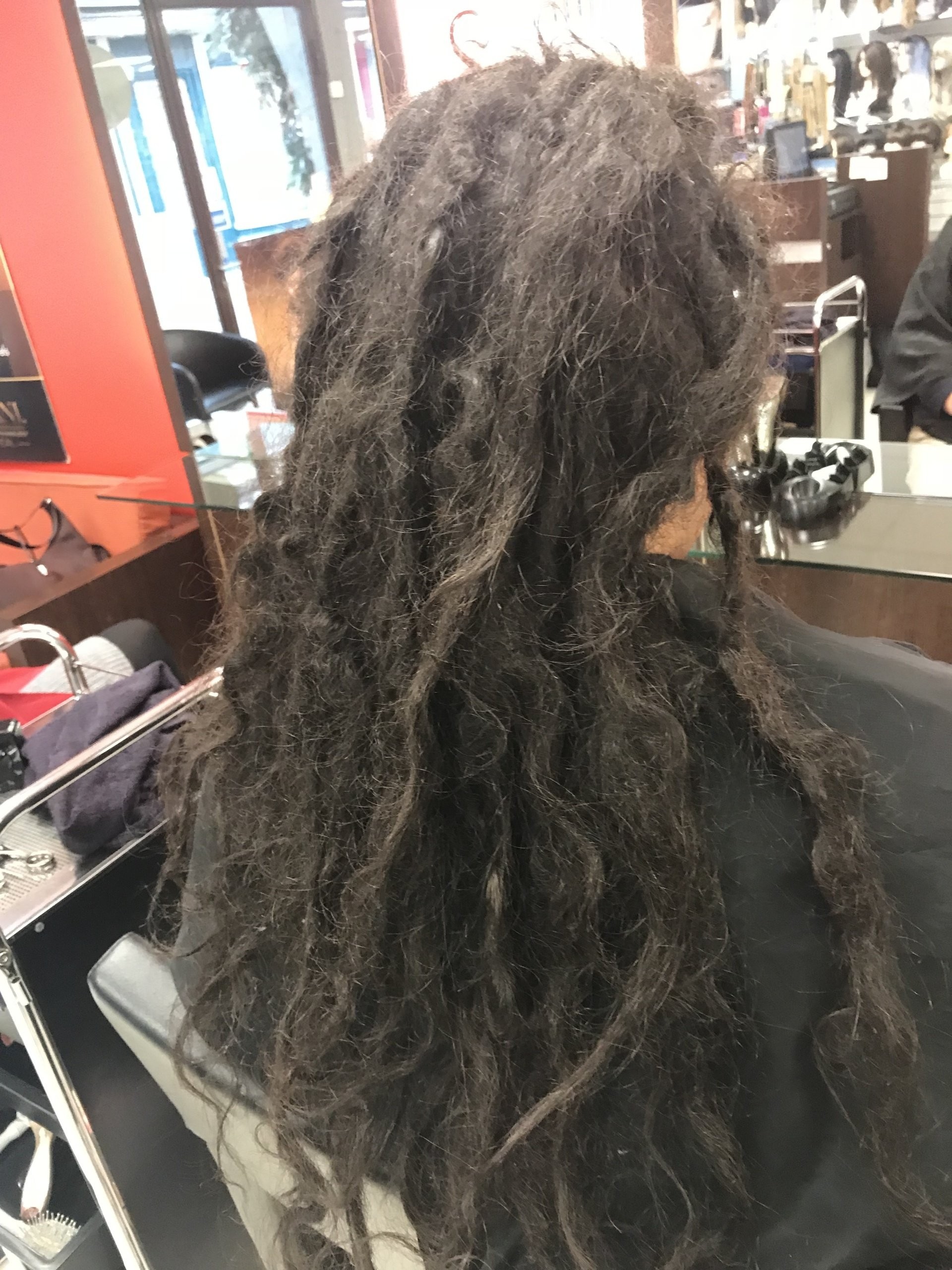 Des dreadlocks avant un entretien capillaire