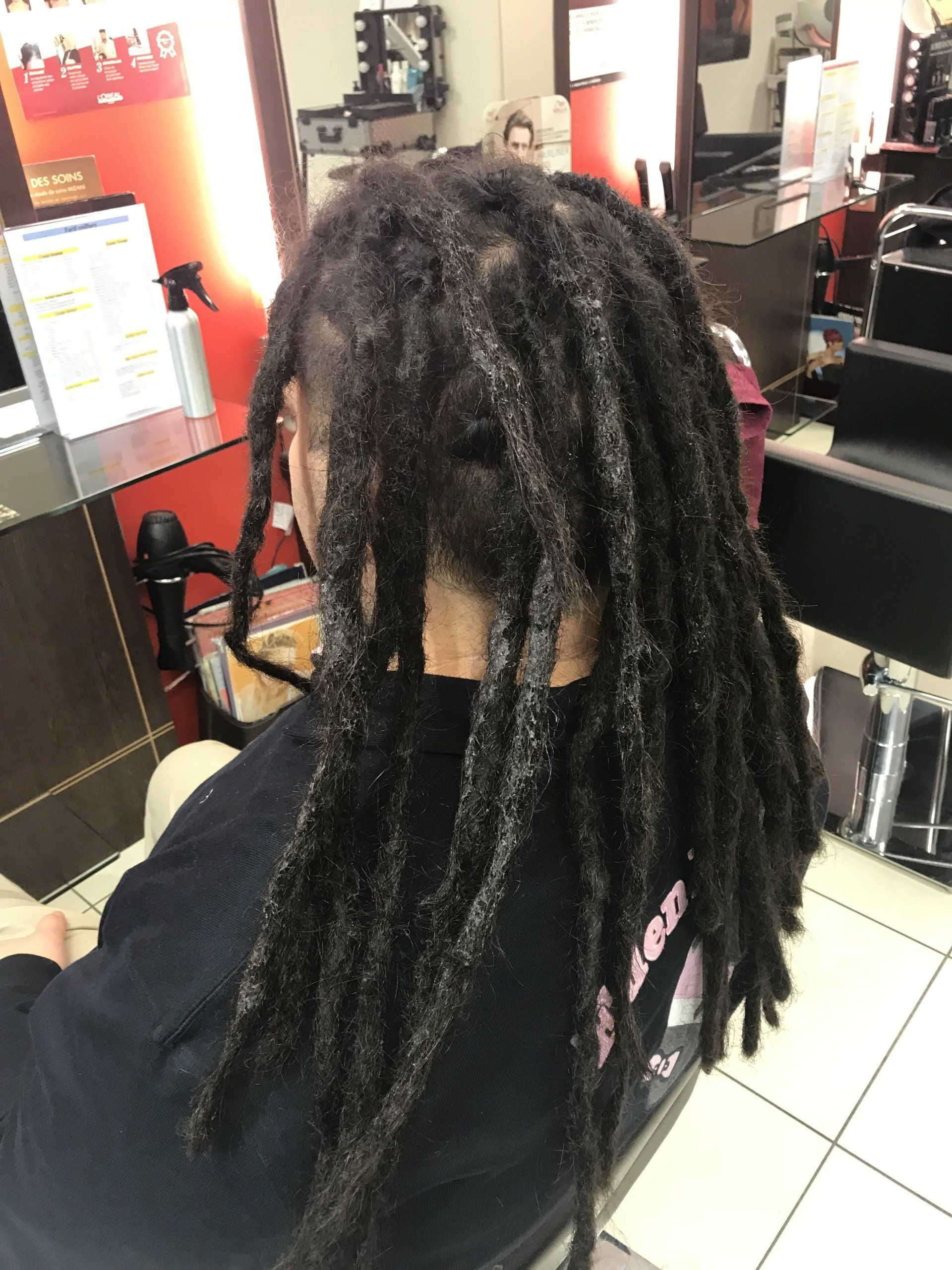 Des dreadlocks châtains