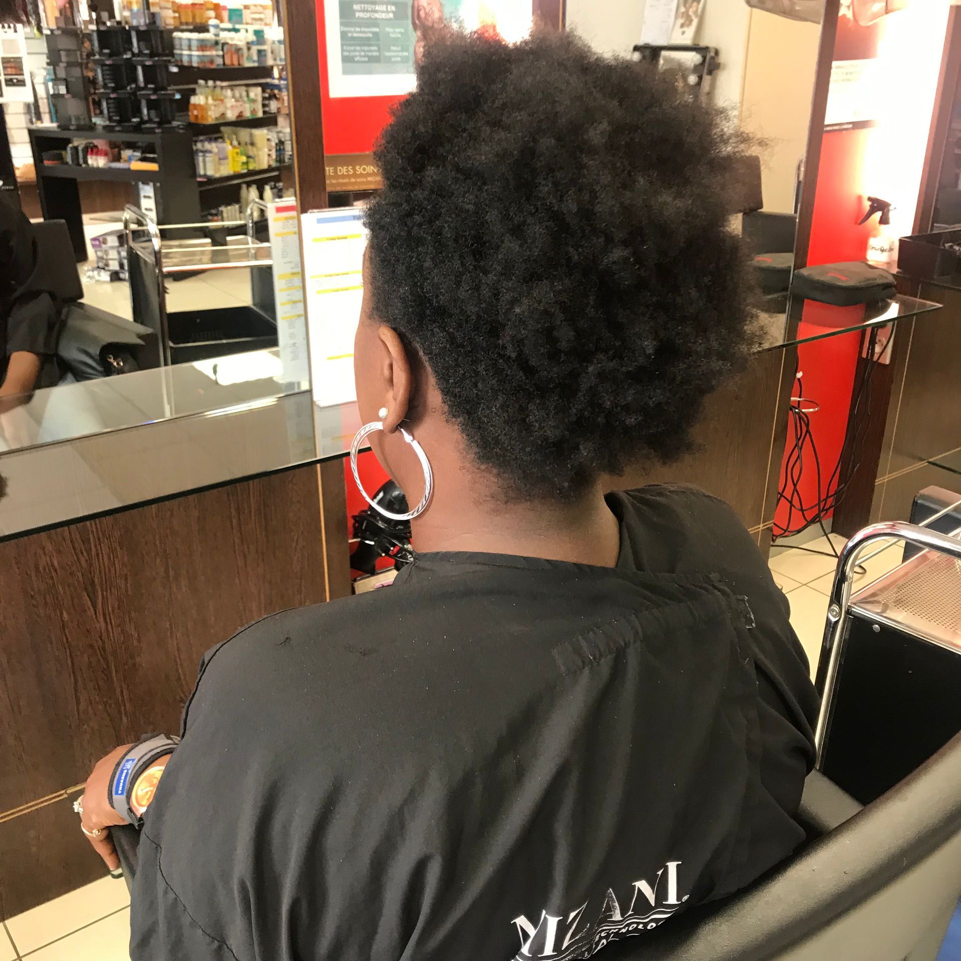 Des cheveux avant la réalisation d'un curly capillaire