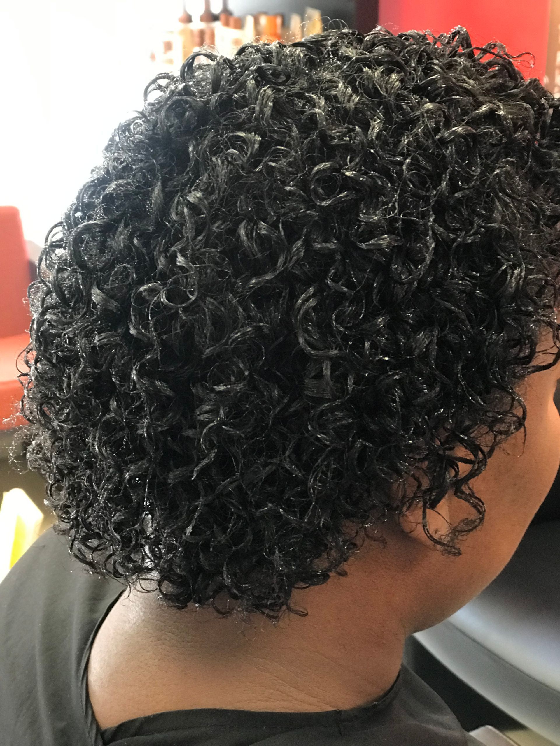Réalisation d'un curly sur des cheveux courts