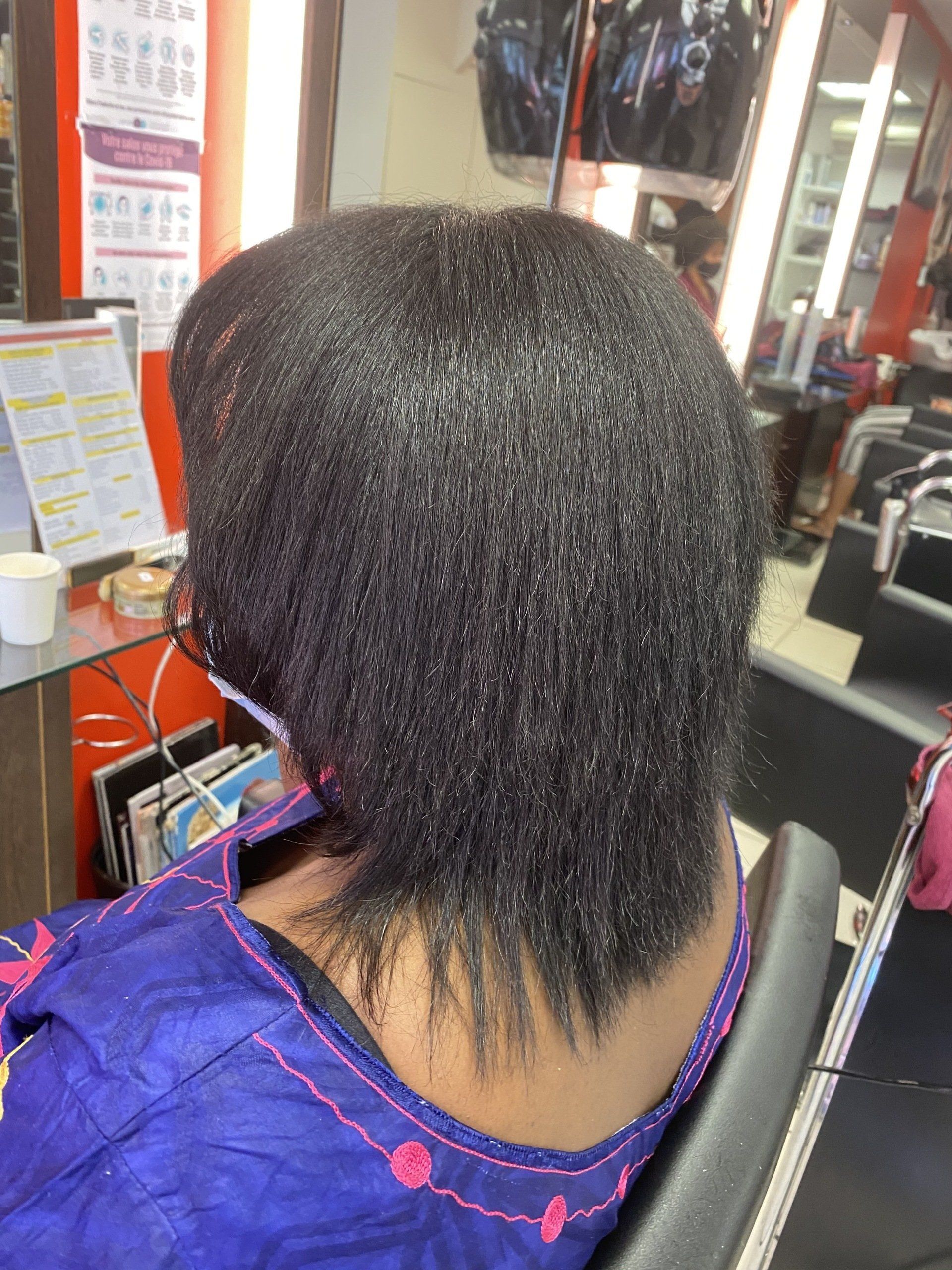 Réalisation d'un lissage brésilien sur des cheveux très frisés