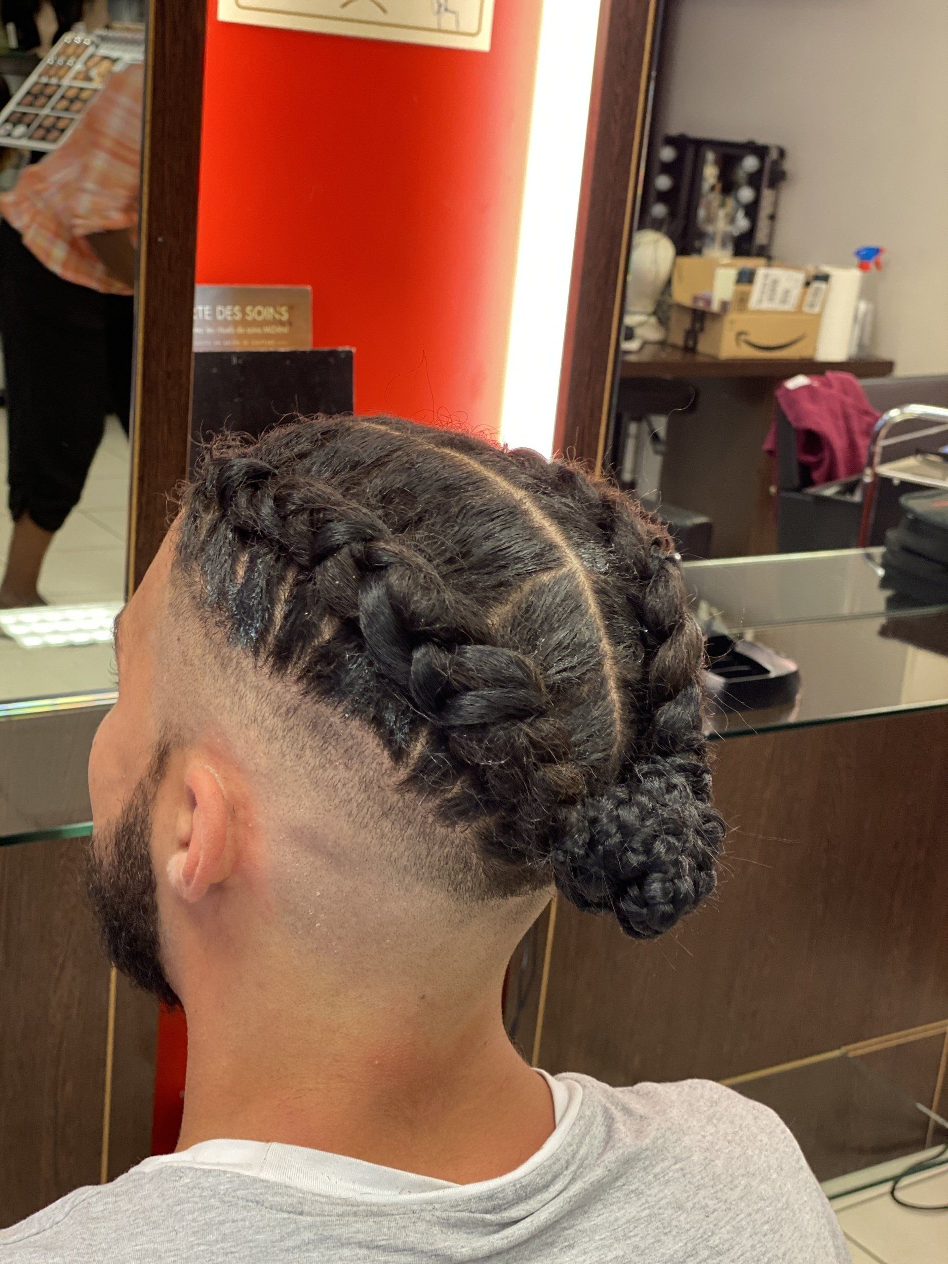 Des tresses attachées en chignon