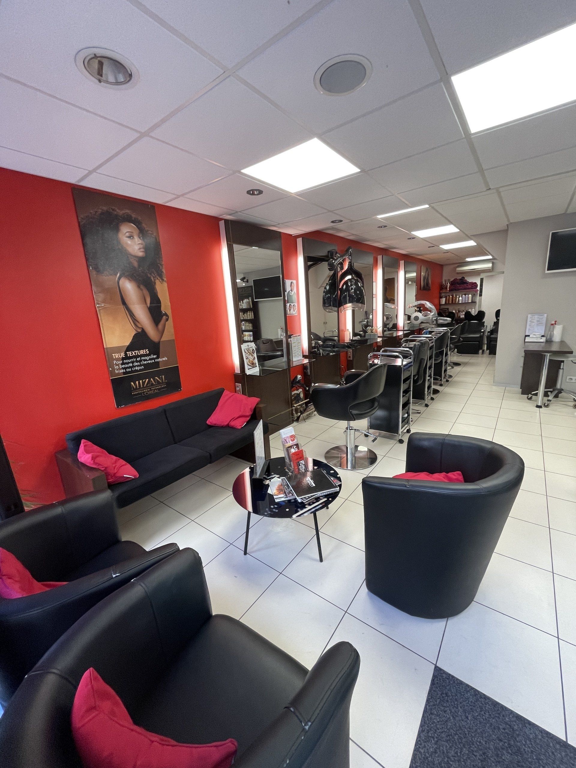 Intérieur du salon de coiffure
