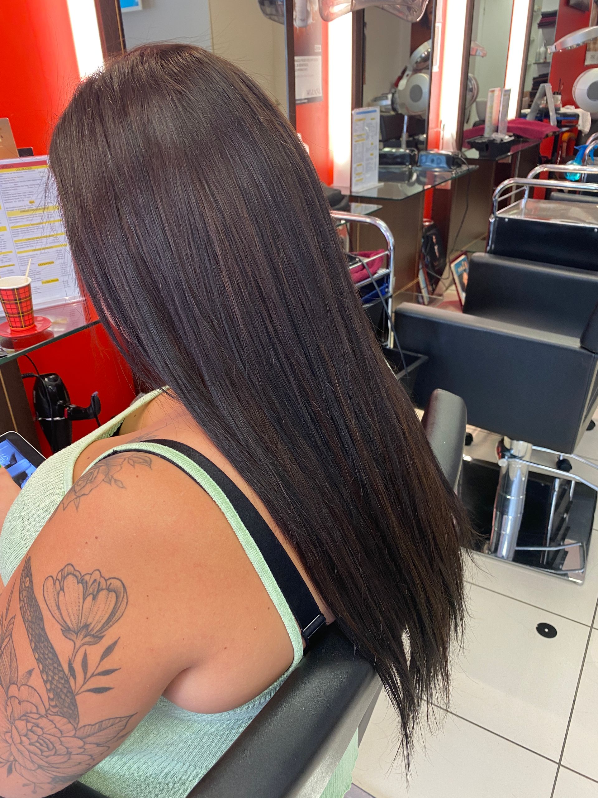 Des cheveux ayant subi un lissage brésilien