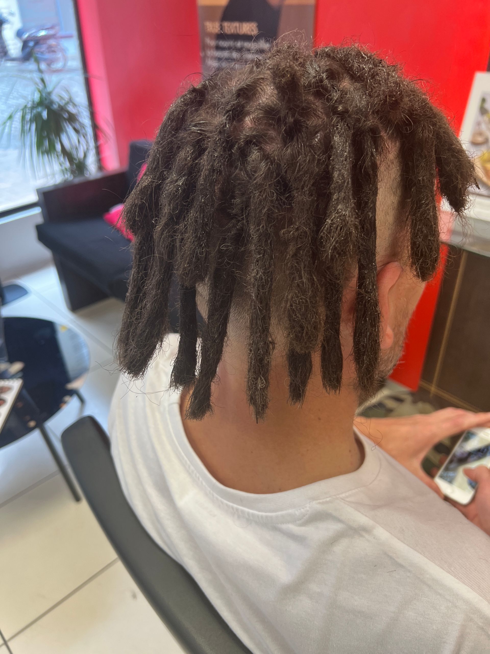 Des dreadlocks courts