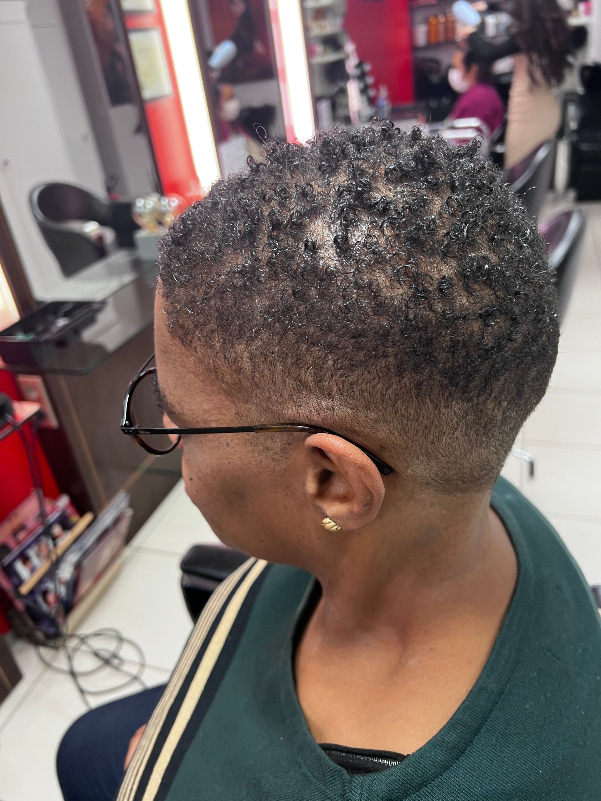 Des cheveux très courts