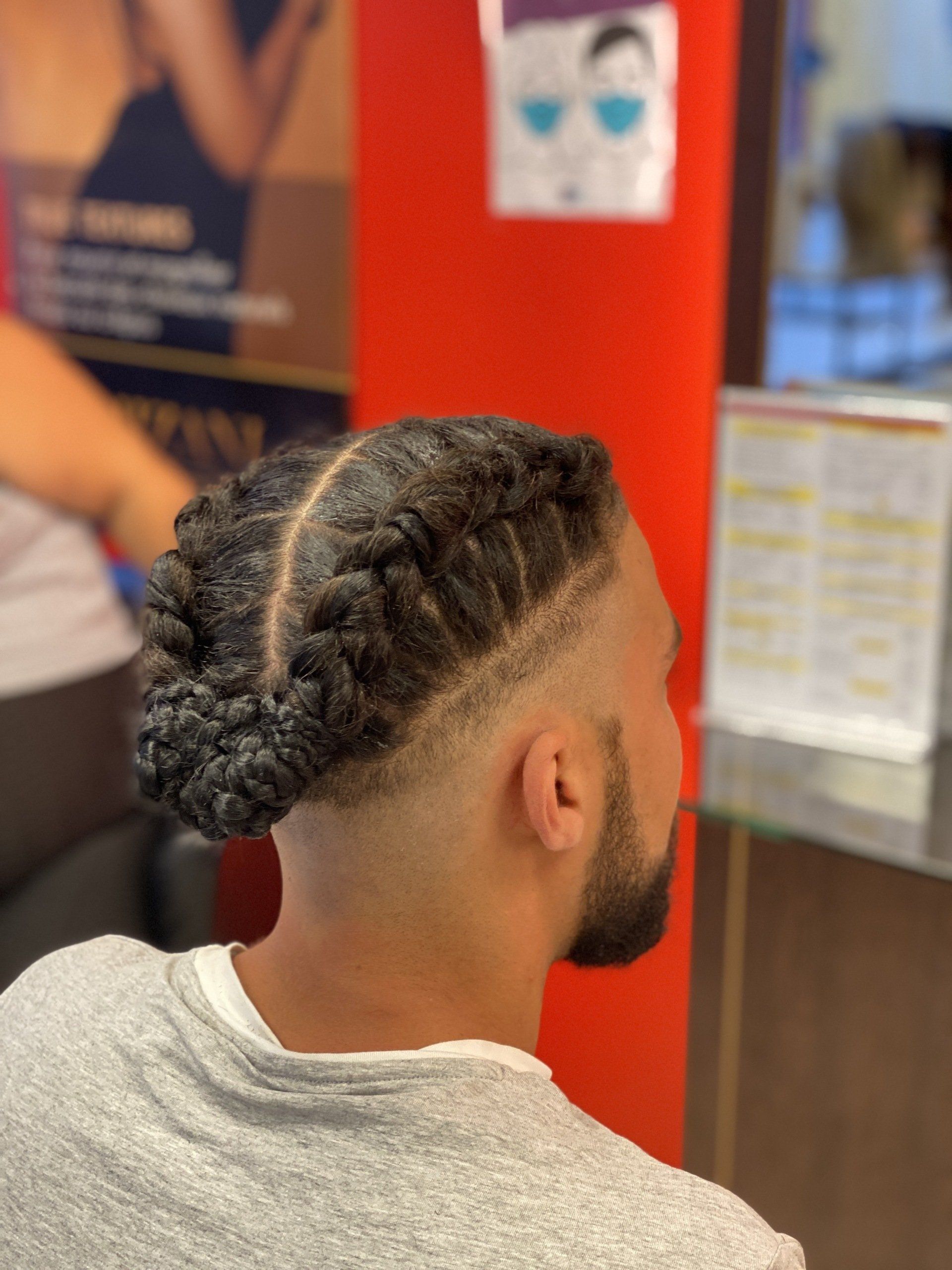 Des tresses collées attachées en chignon