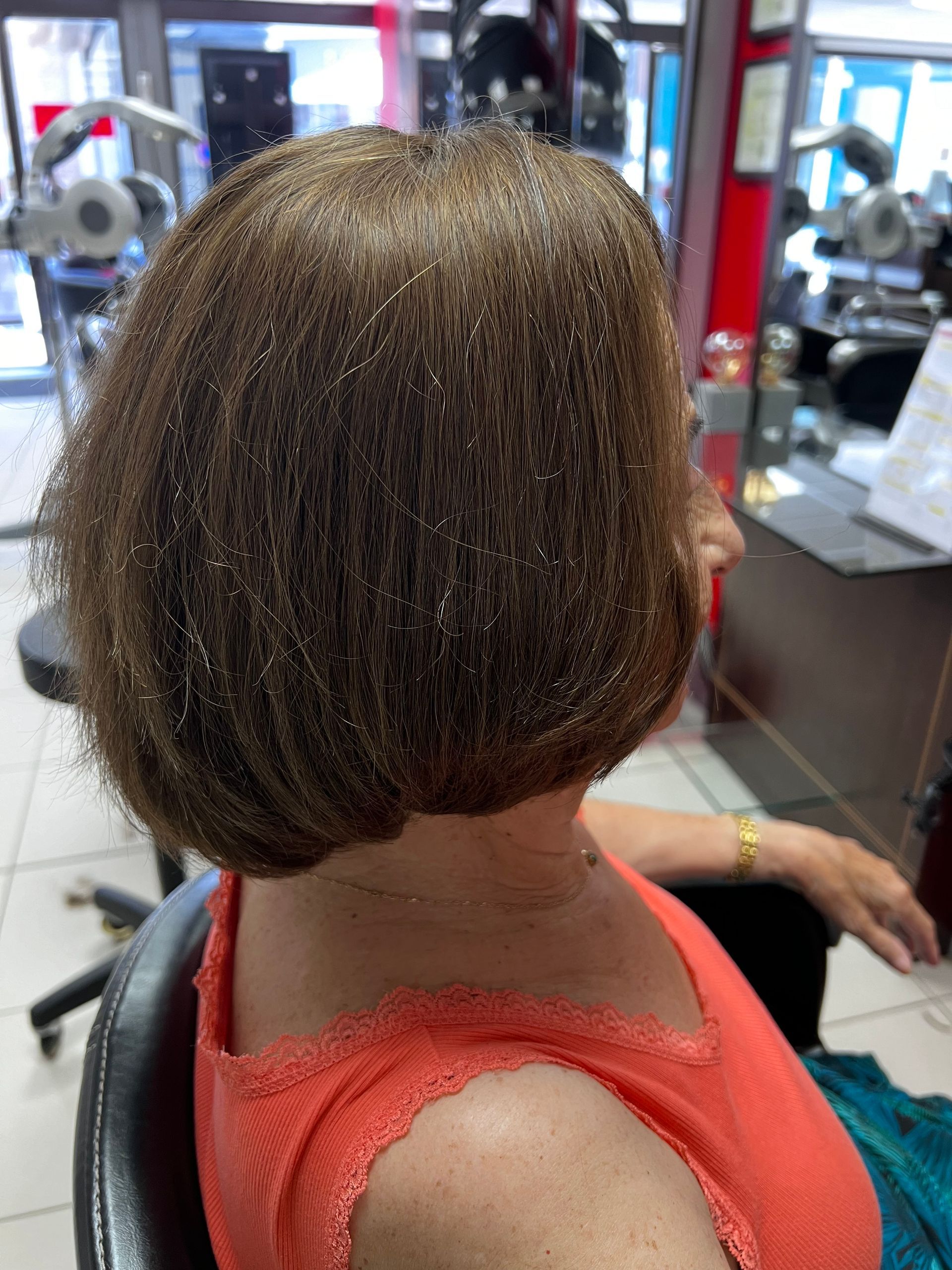 Des cheveux après une pose microline