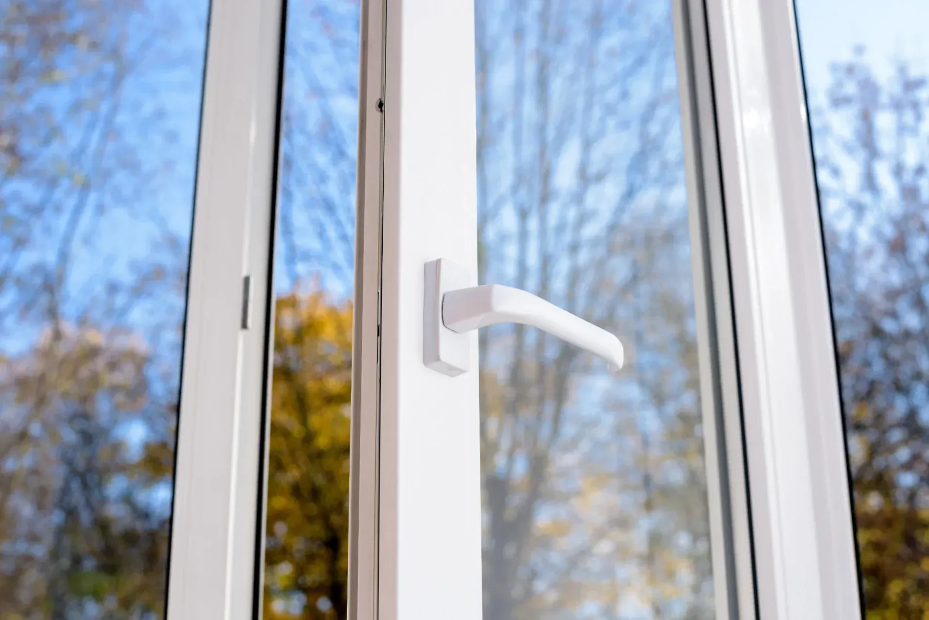 Una buena carpinter&iacute;a es clave para mejorar la eficiencia energ&eacute;tica del hogar. Las ventanas antiguas o mal instaladas pueden provocar p&eacute;rdidas de calor en invierno y un exceso de temperatura en verano.