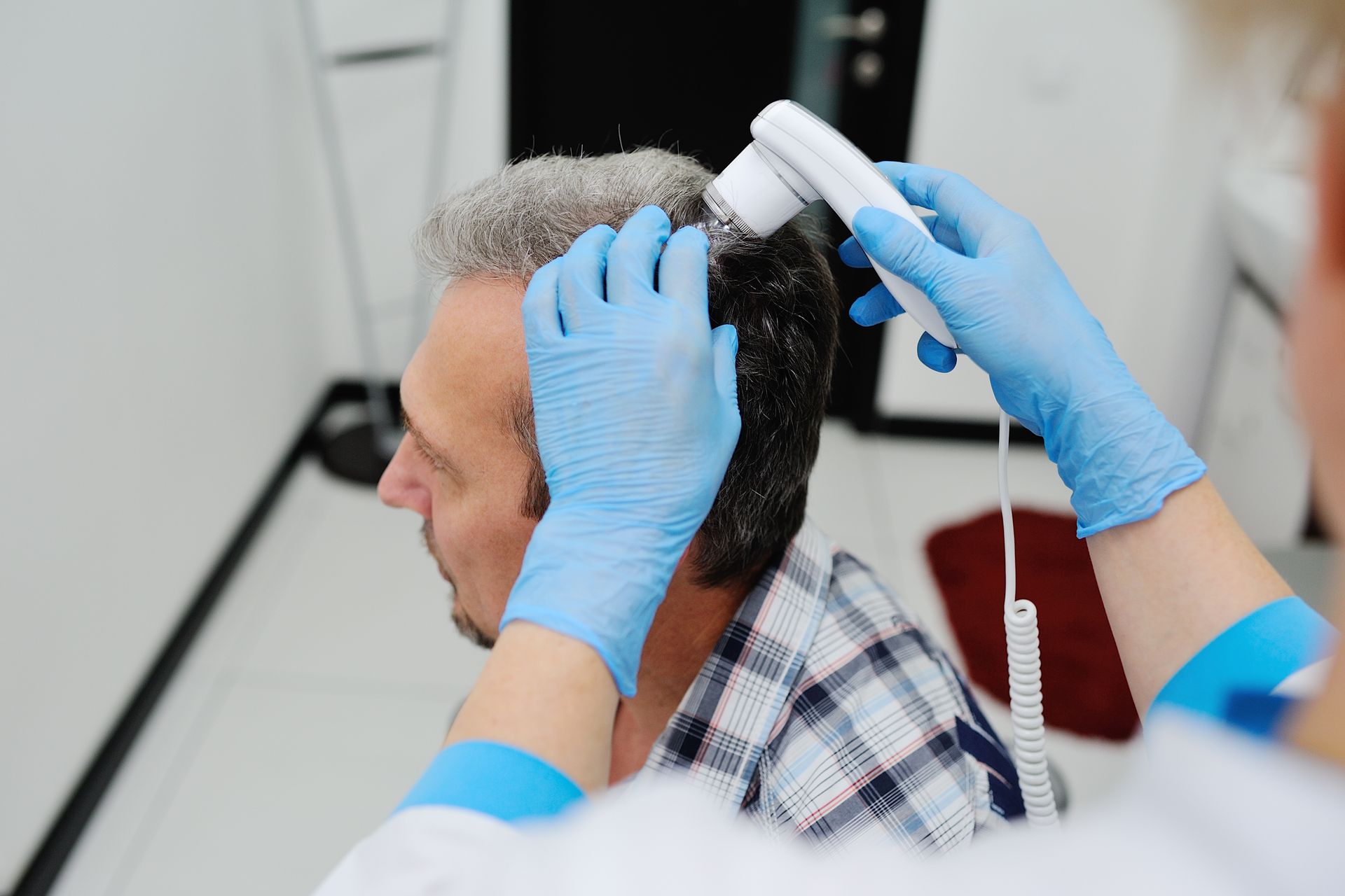Client homme à La Clinique du cheveu