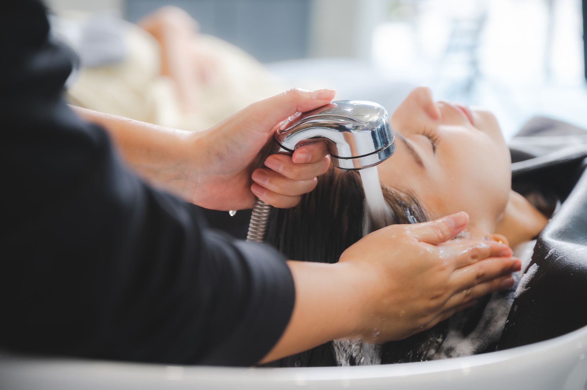 Shampoing avec des solutions de soin adaptées
