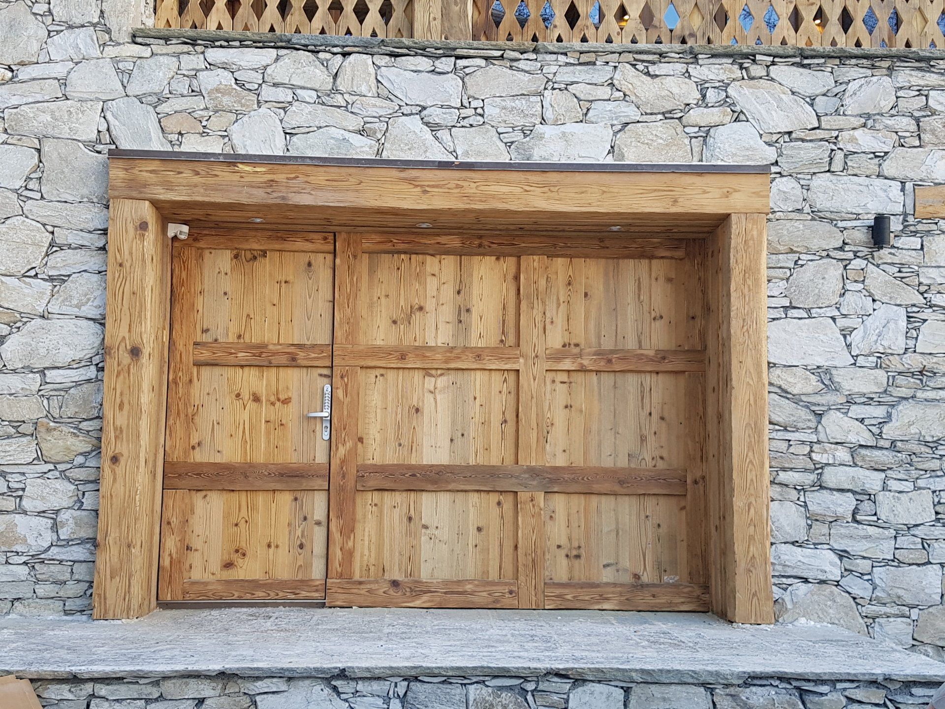 Volets en bois fermés