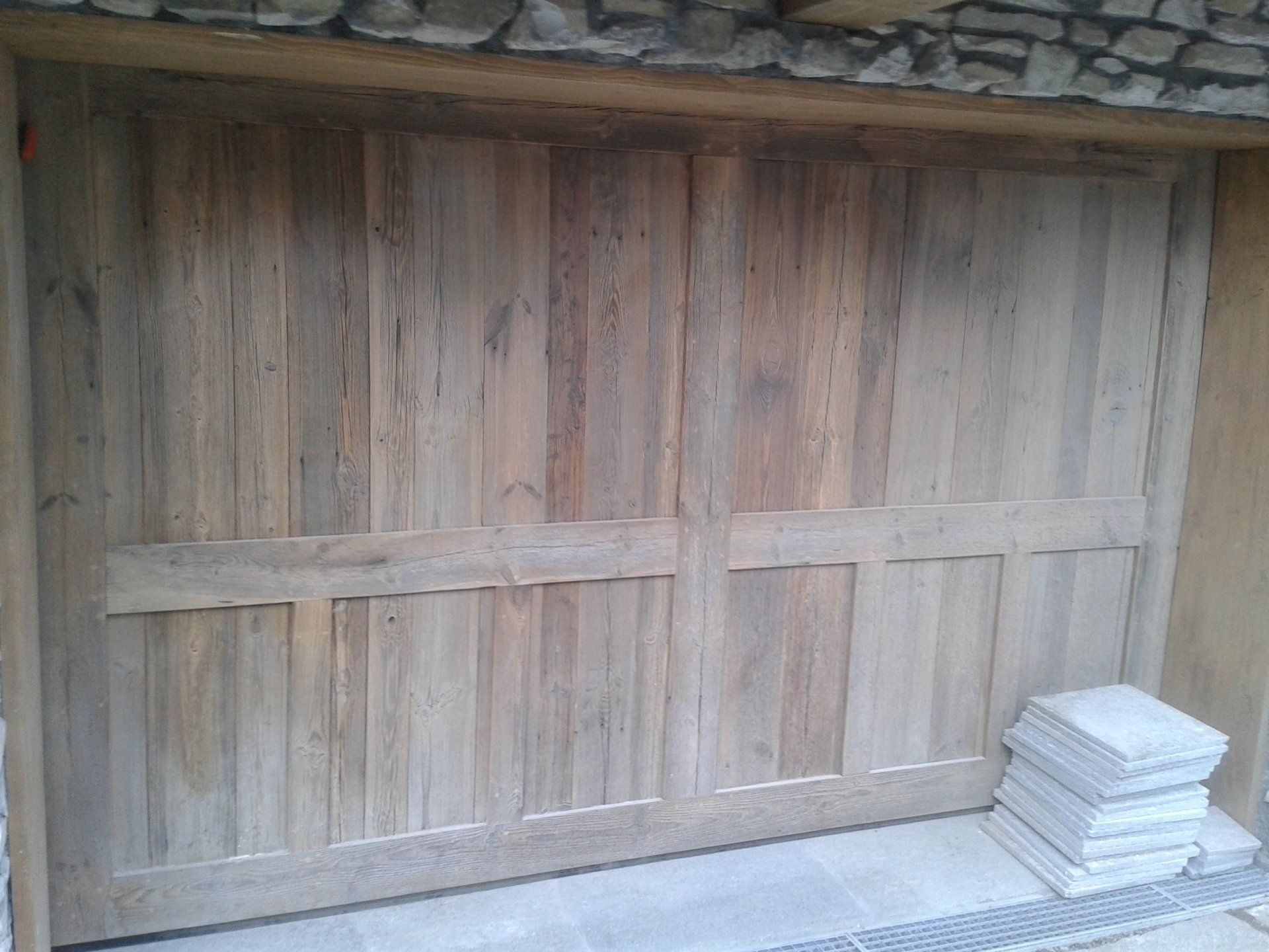 Portail de garage en bois