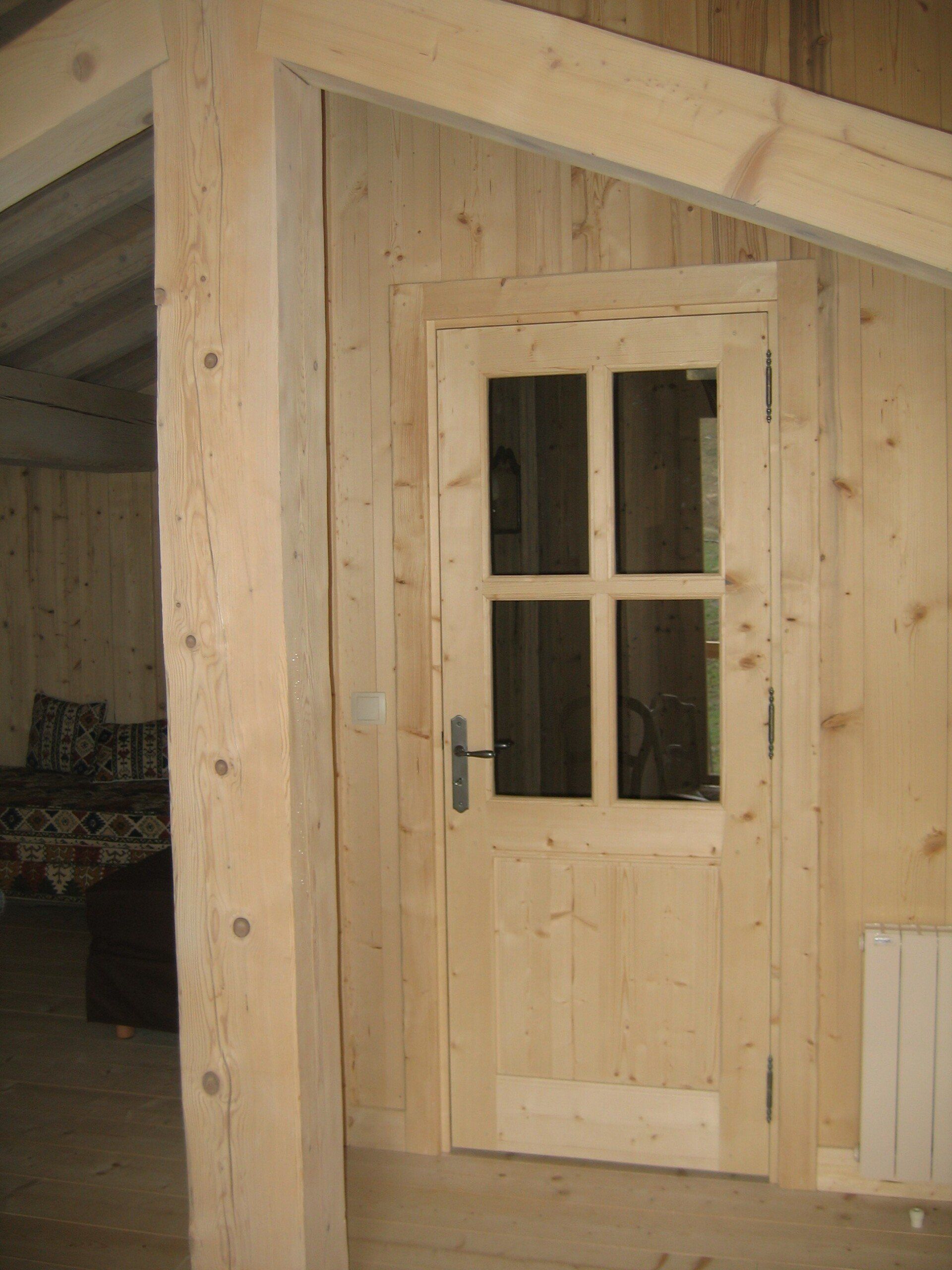 Porte avec fenêtre en bois