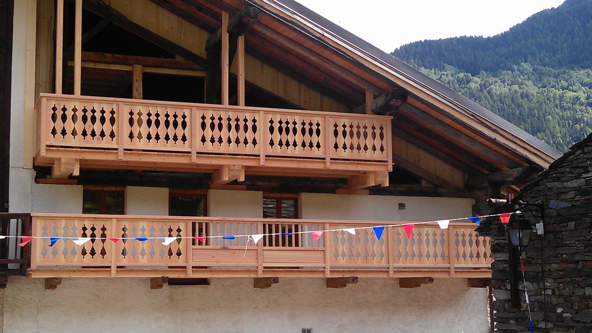 Rénovation de balcon en bois pour un chalet