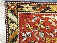 Eine Nahaufnahme eines Teppichs mit einem Blumenmuster.