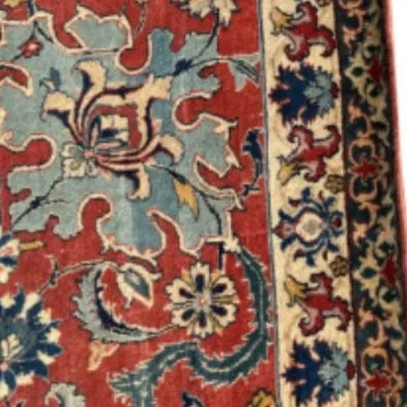 Eine Nahaufnahme eines Teppichs mit Blumenmuster