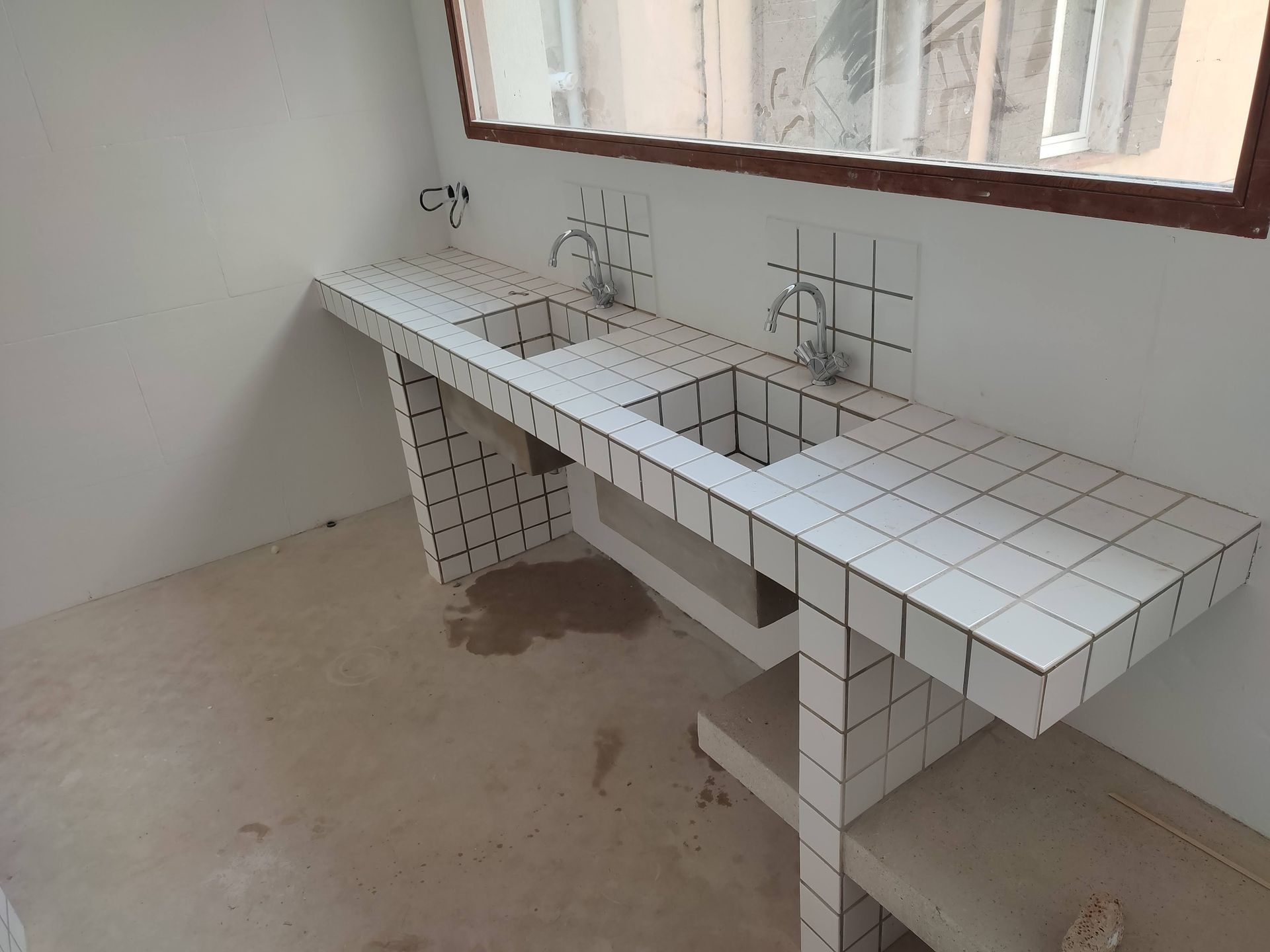 Lavabos avec carrelage