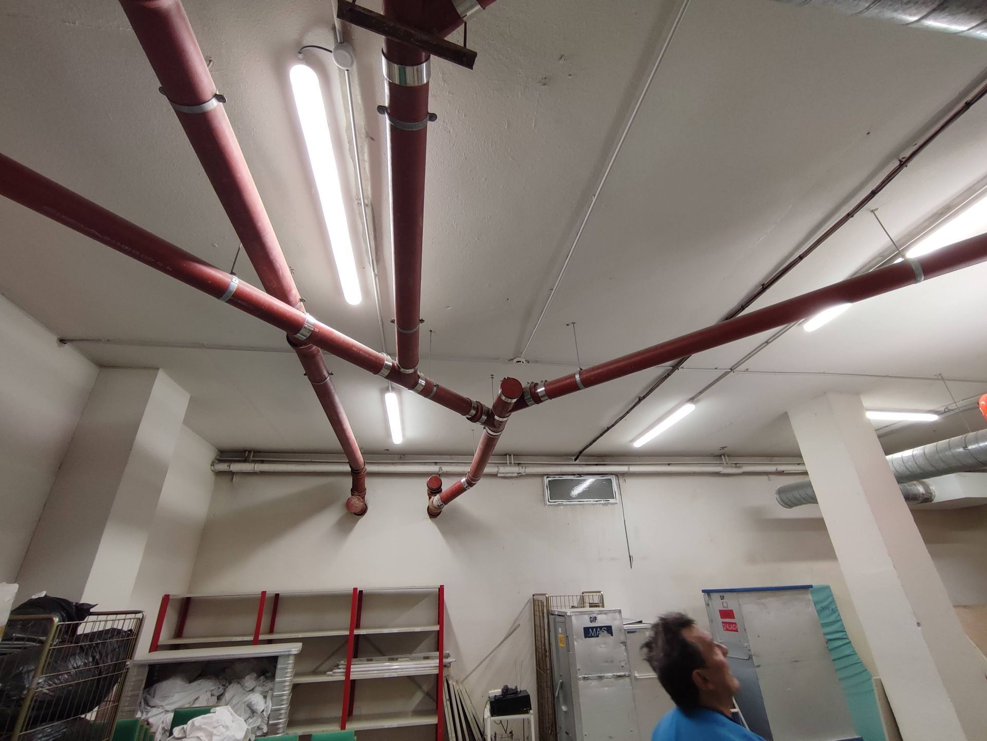 Passage de tuyauterie