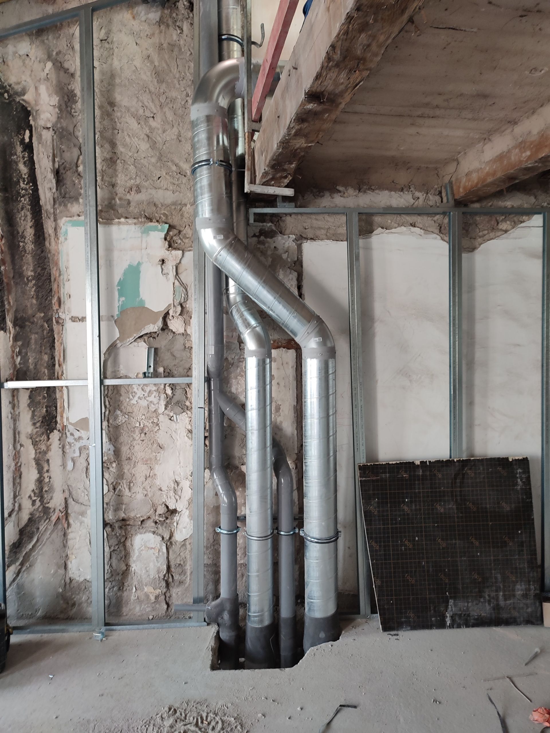 Passage de conduit de VMC