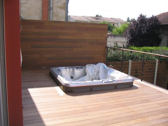 Terrasse et jacuzzi