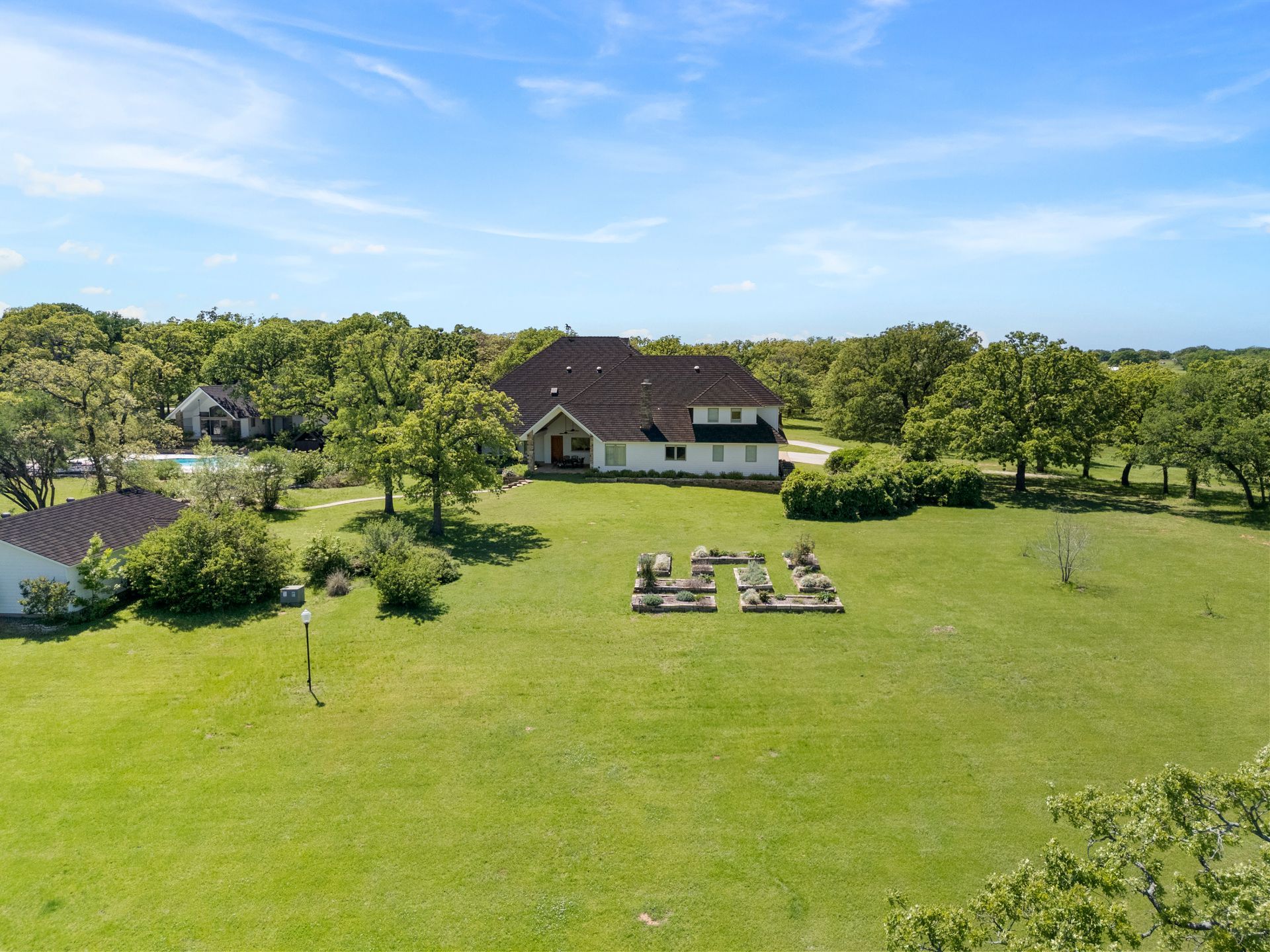 Private 16-acre estate at Post Oak Estate near Dallas-Fort Worth
