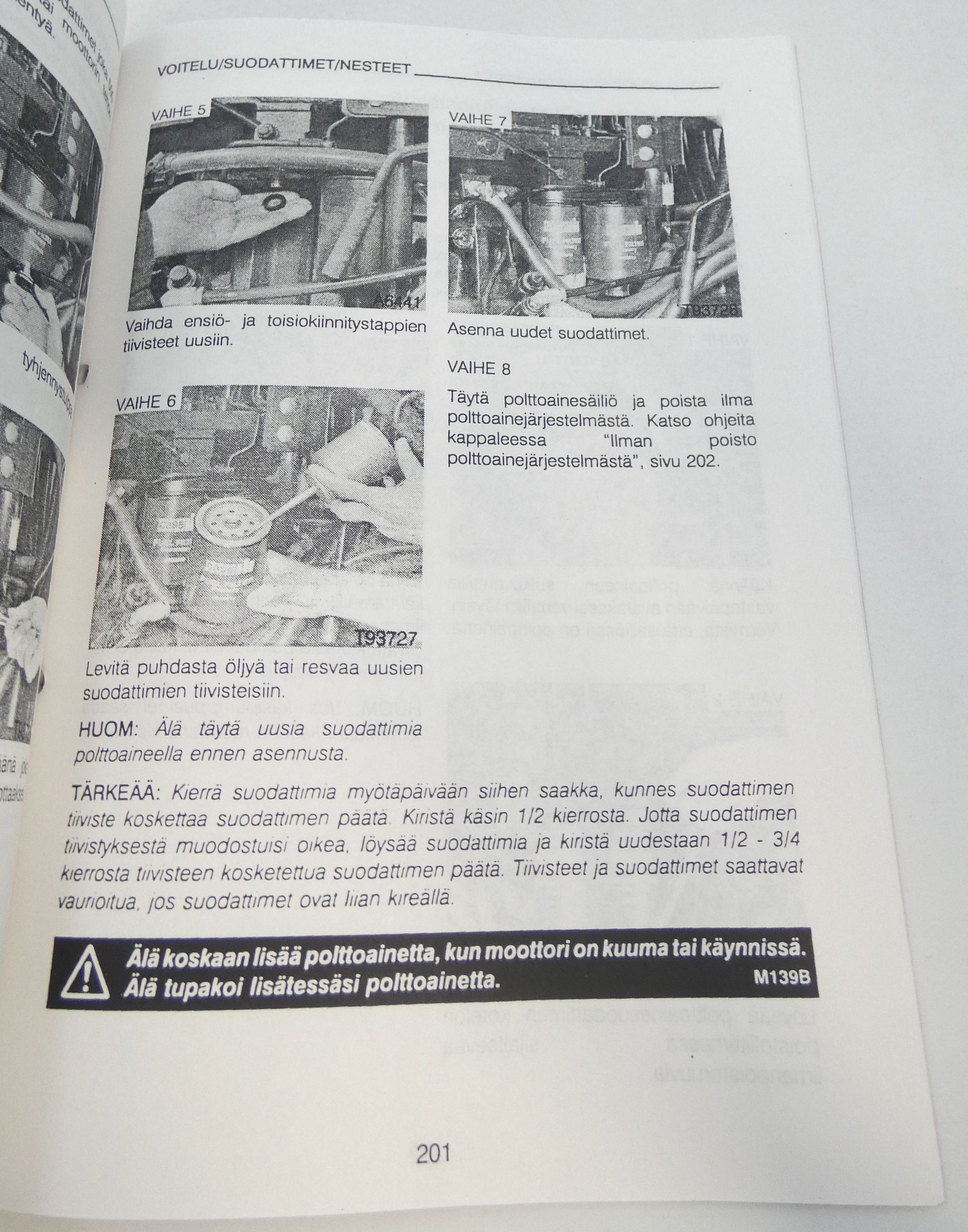 CaseIH 7110E, 7120E, 7130E, 7140E traktorit omistajan käsikirja