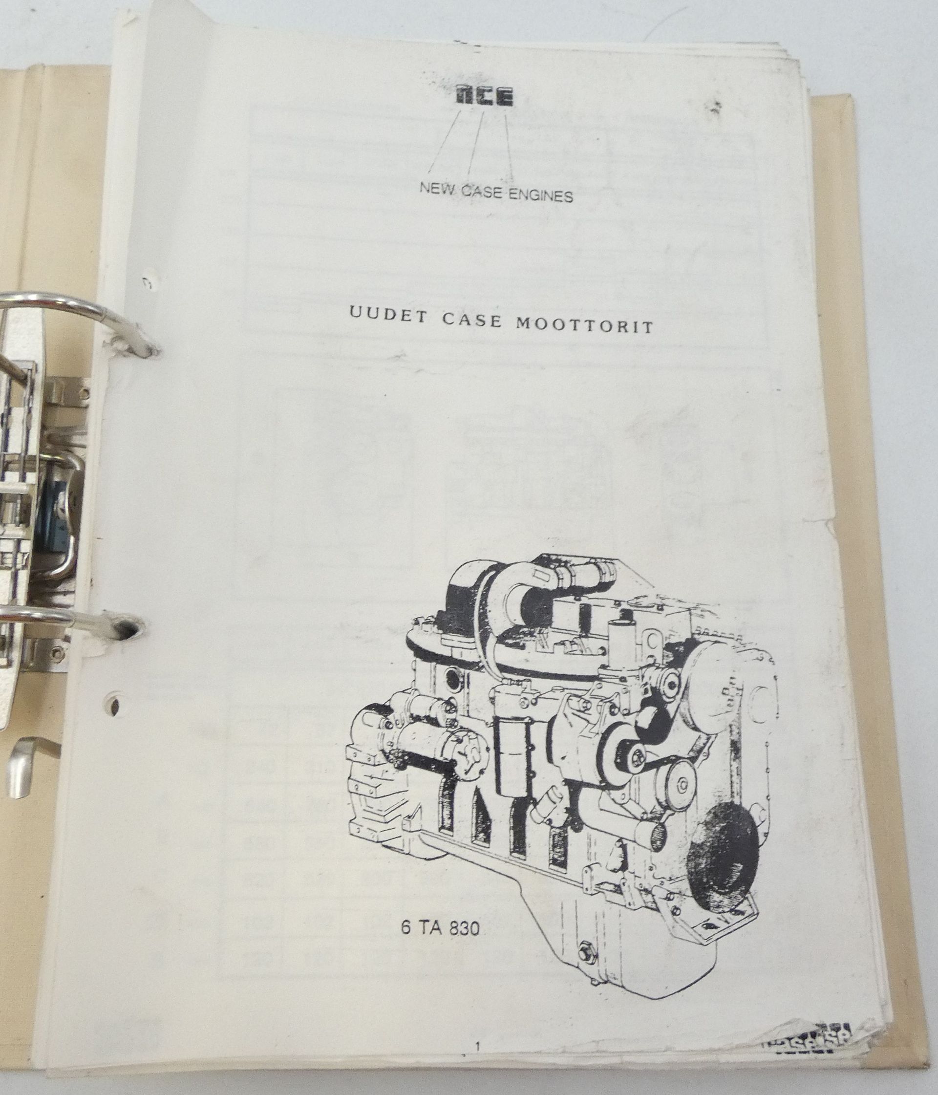 CaseIH 955XL, 1055XL diesel tractor parts catalogue + Uudet Case-moottorit -opas