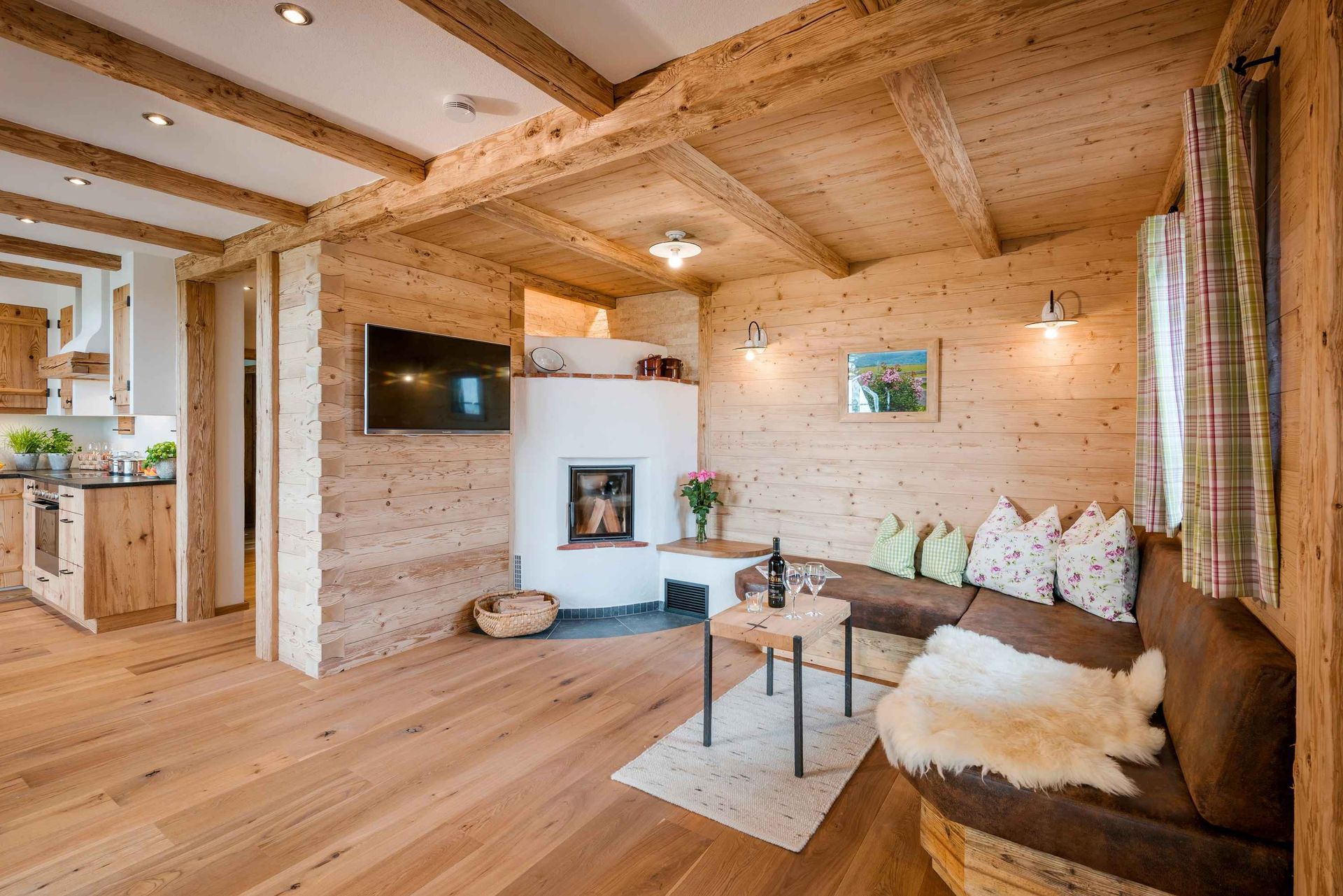 Ein moderner, integrierter Kamin – von Ofenbau Plank.