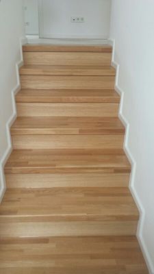 neue Treppe aus Holz