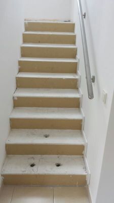 alte Treppenstufen entfernt