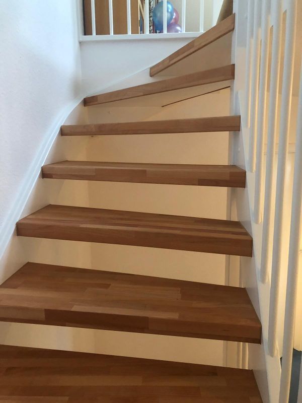 Treppe mit Holzstufen
