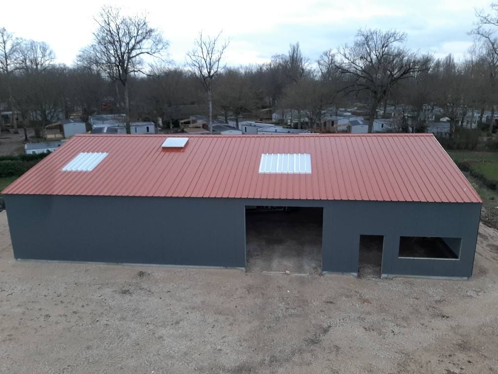 Couverture de bâtiment en métal